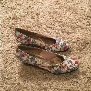 👑HOST PICK👑 NWOT Angel Li floral dress pump